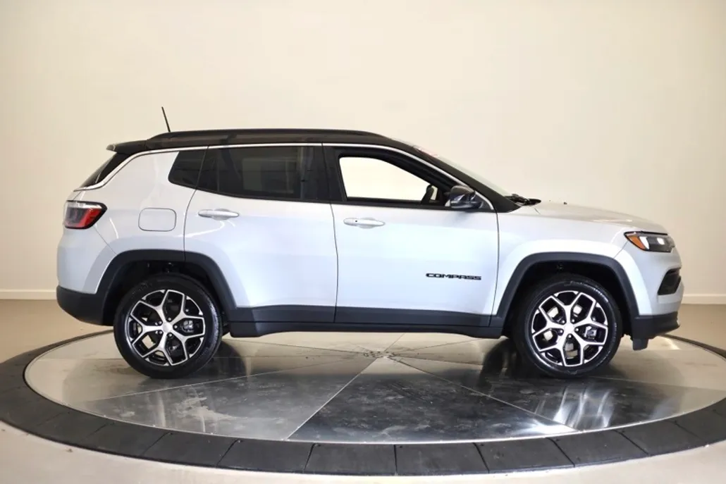 2024 Jeep Compass Limited photo 1