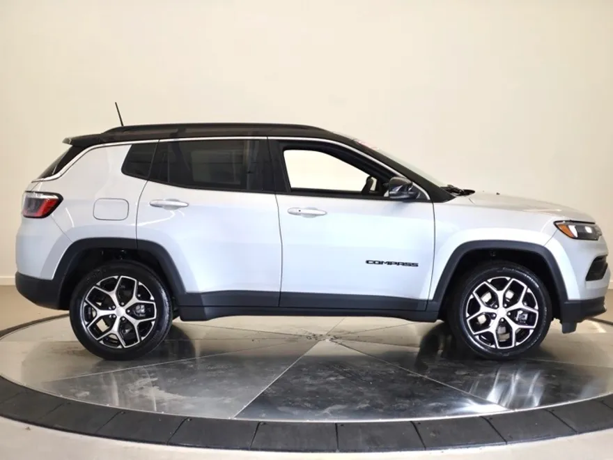2024 Jeep Compass Limited photo 1
