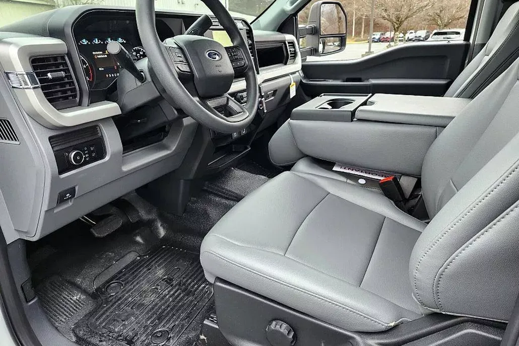 2024 Ford F-550 XL photo 1