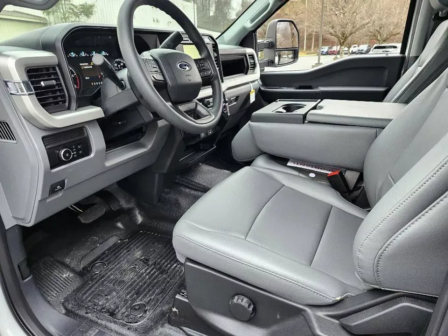 2024 Ford F-550 XL photo 1