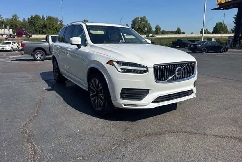 2020 Volvo XC90 T6 Momentum photo 1