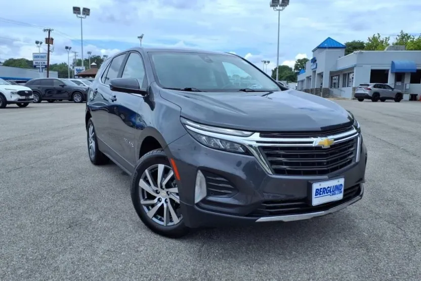 2023 Chevrolet Equinox LT photo 1