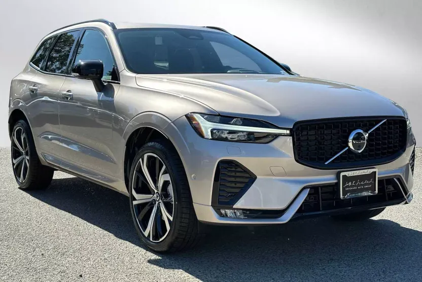 2025 Volvo XC60 B5 photo 1