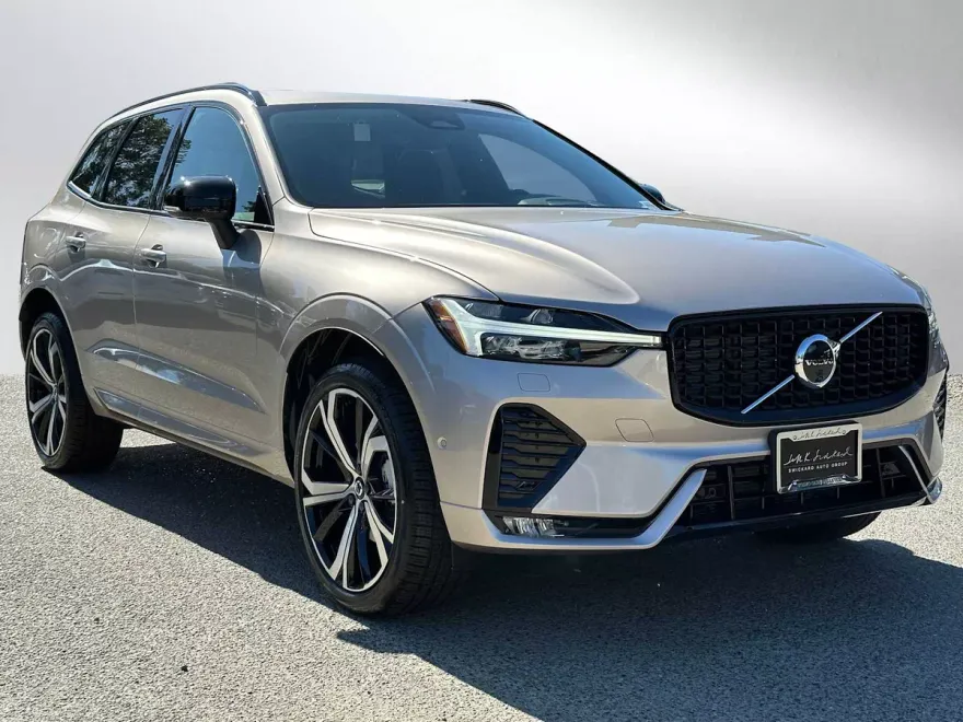 2025 Volvo XC60 B5 photo 1