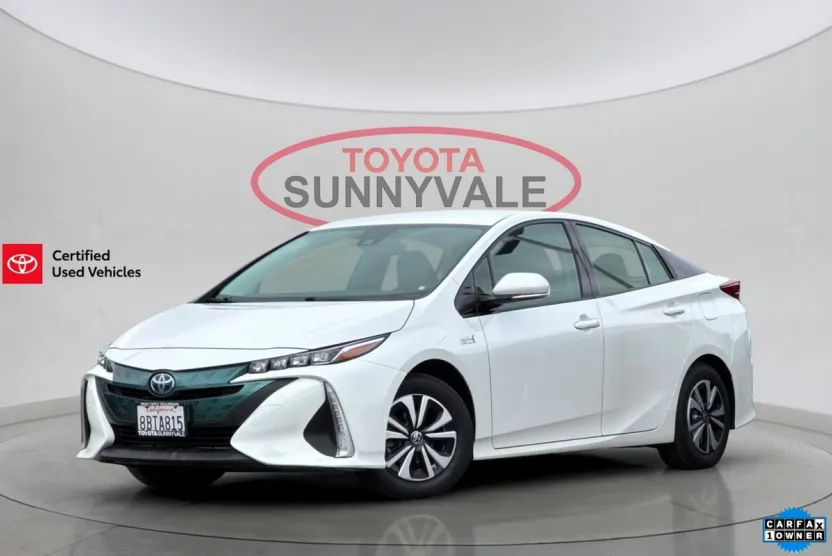 2017 Toyota Prius Prime Plus photo 1