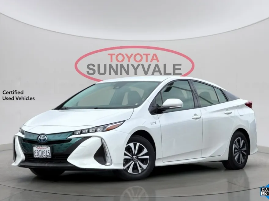 2017 Toyota Prius Prime Plus photo 1