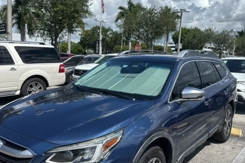 2020 Subaru Outback Touring photo 1