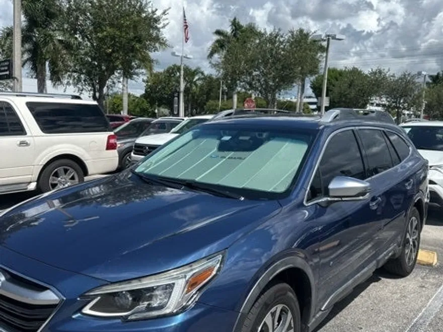 2020 Subaru Outback Touring photo 1