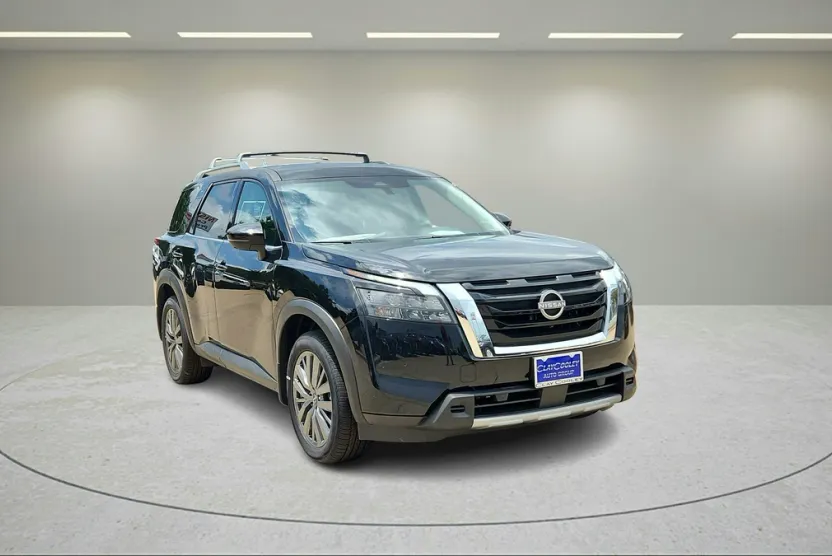 2025 Nissan Pathfinder SL photo 1