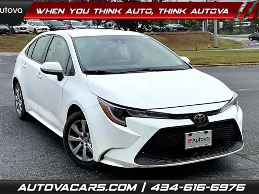 2020 Toyota Corolla LE photo 1