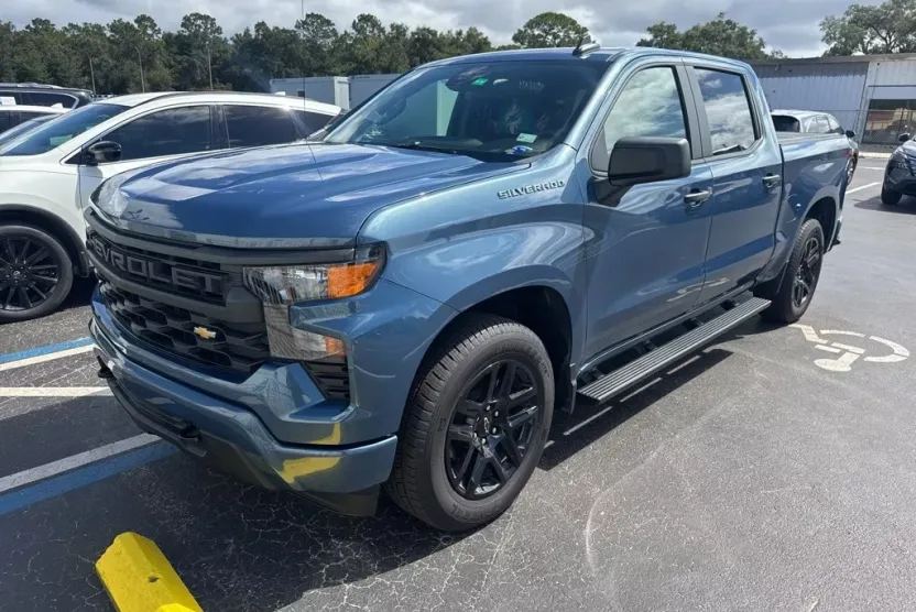 2024 Chevrolet Silverado 1500 Custom photo 1