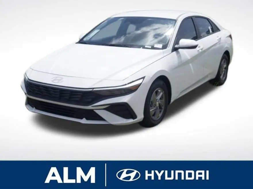 2025 Hyundai Elantra SE photo 1
