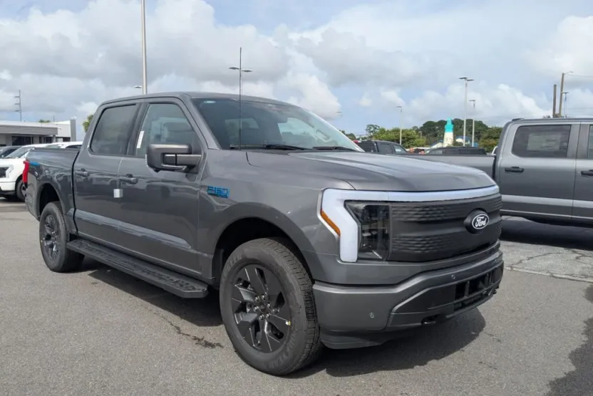2025 Ford F-150 Lightning photo 1