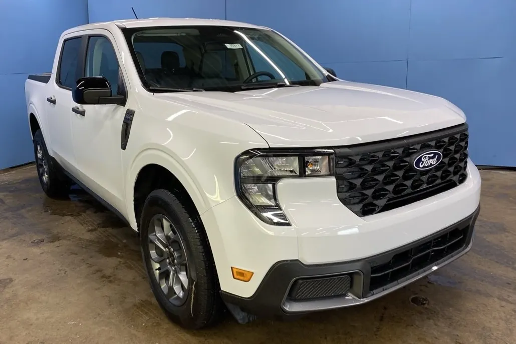 2025 Ford Maverick XLT photo 1