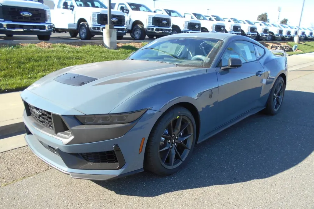 2025 Ford Mustang Dark Horse photo 1