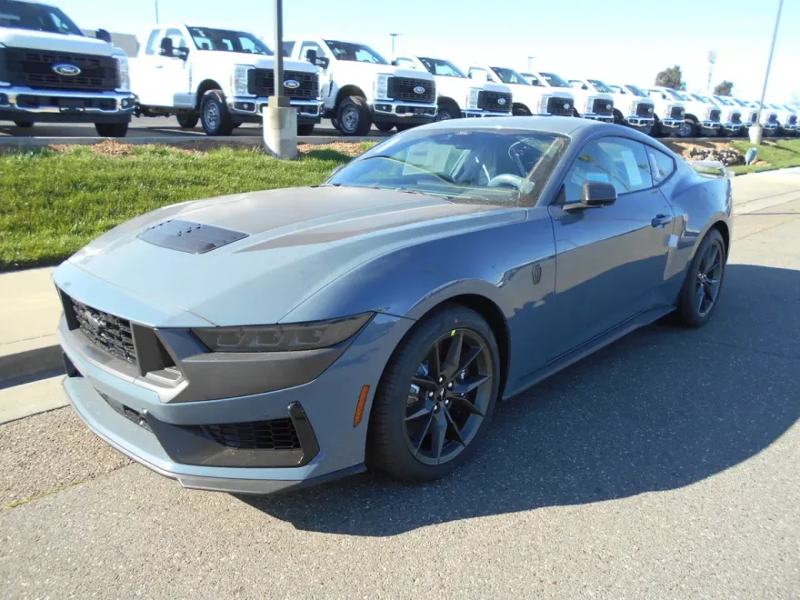 2025 Ford Mustang Dark Horse photo 1