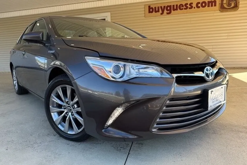 2016 Toyota Camry Hybrid XLE photo 1