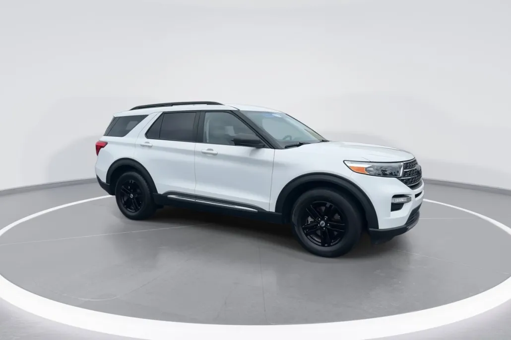 2024 Ford Explorer XLT photo 1