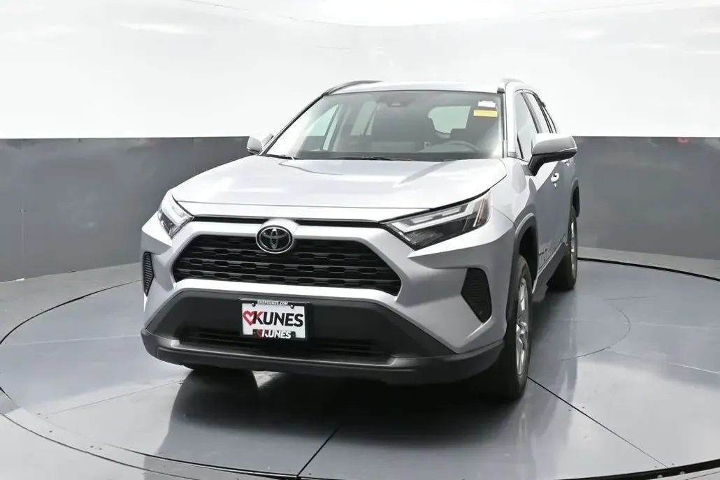 2024 Toyota RAV4 XLE photo 1