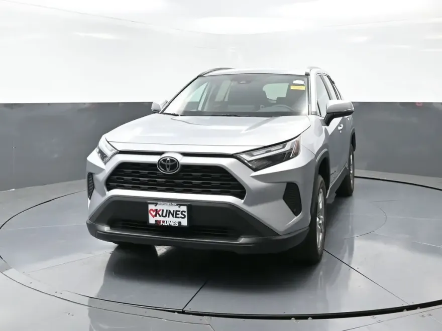 2024 Toyota RAV4 XLE photo 1