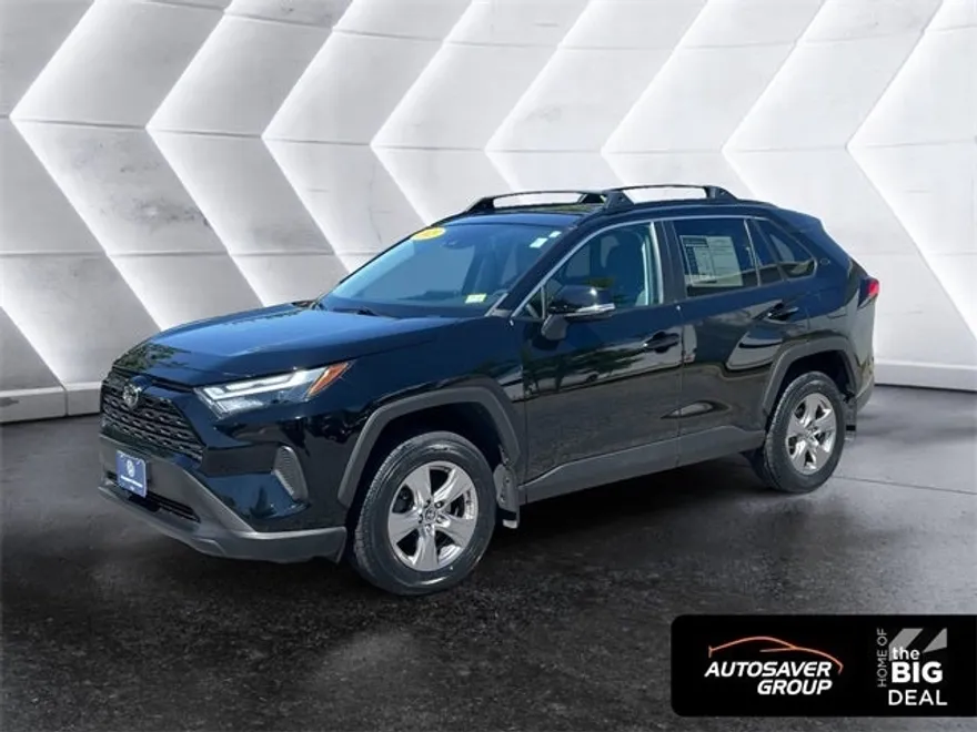 2023 Toyota RAV4 XLE photo 1