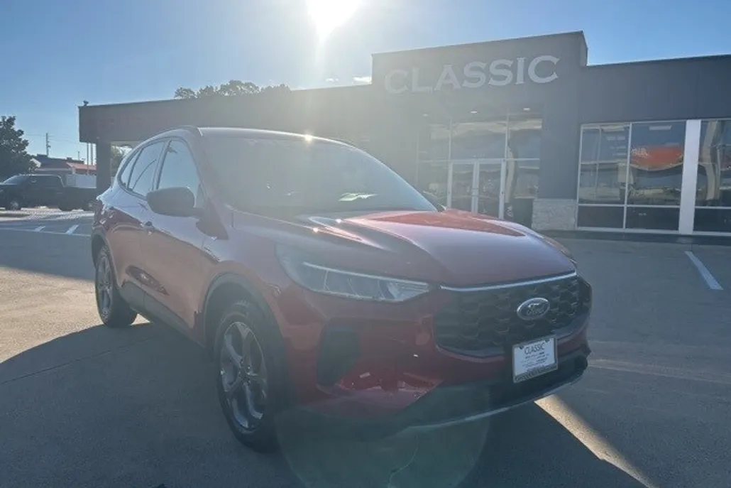 2025 Ford Escape ST-Line photo 1