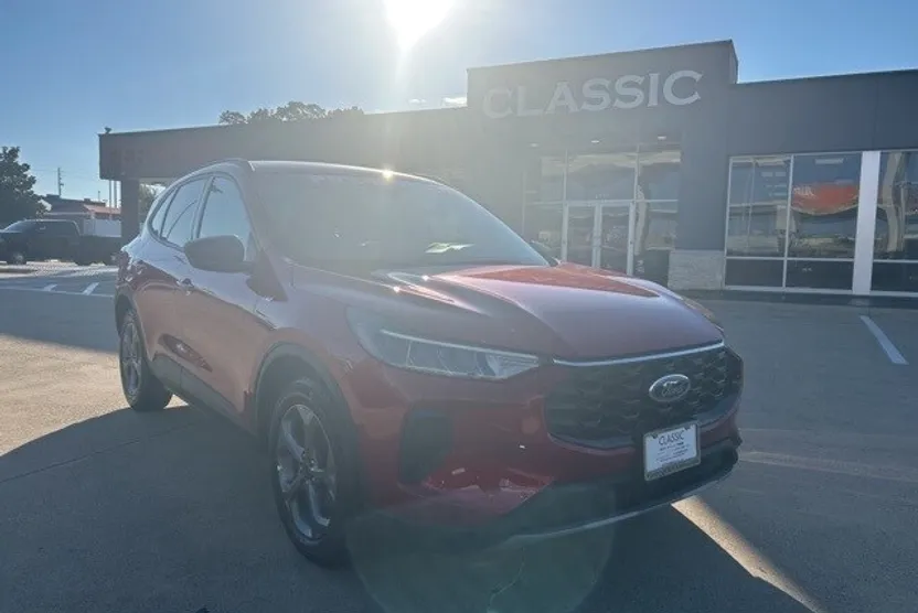 2025 Ford Escape ST-Line photo 1
