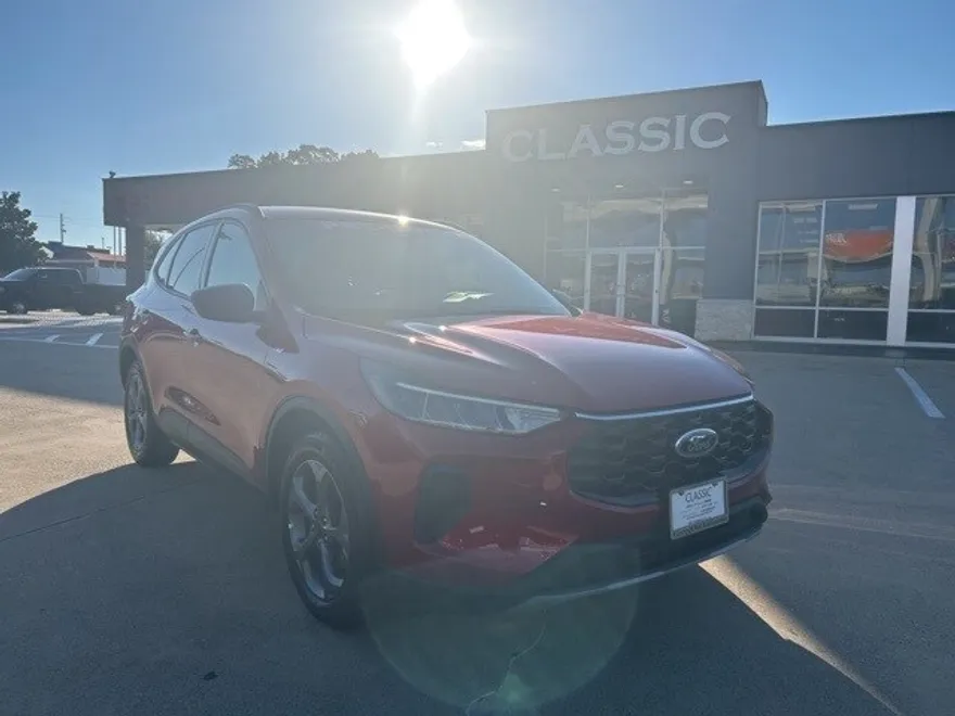 2025 Ford Escape ST-Line photo 1