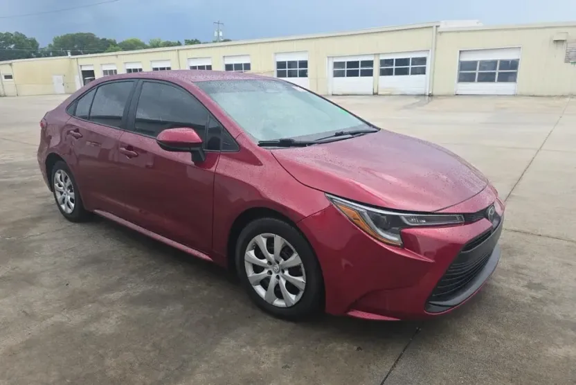 2023 Toyota Corolla LE photo 1