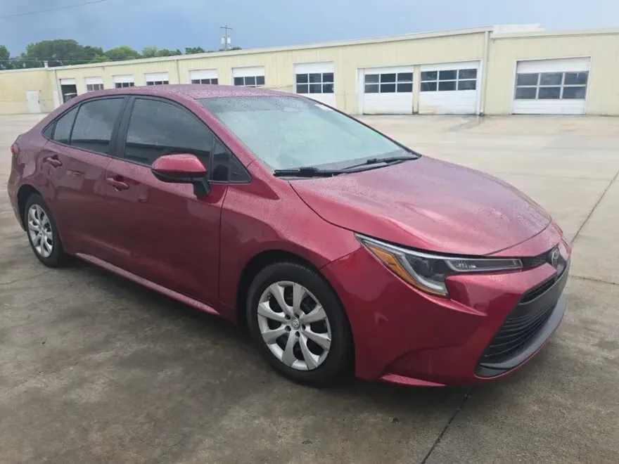 2023 Toyota Corolla LE photo 1