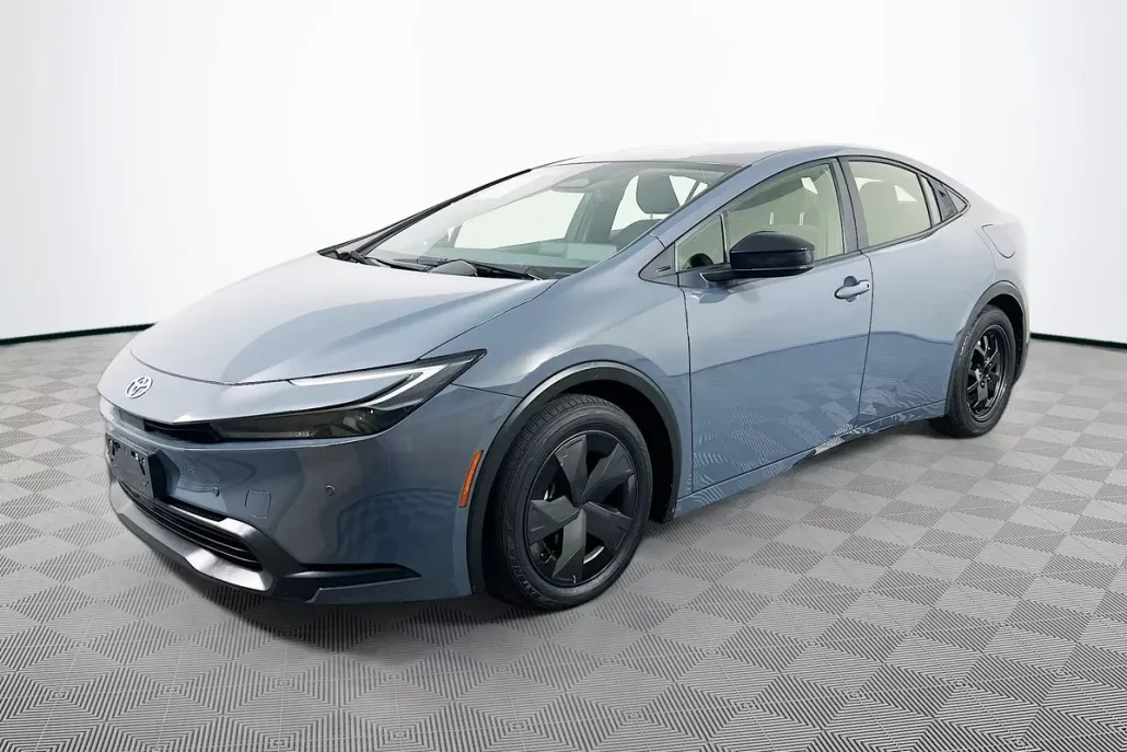 2023 Toyota Prius LE photo 1
