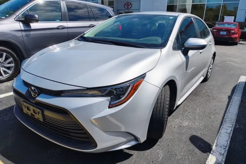 2024 Toyota Corolla LE photo 1