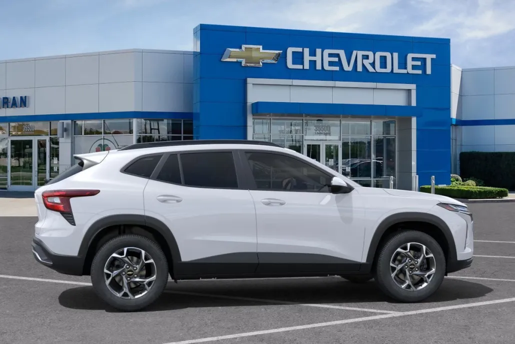 2025 Chevrolet Trax LT photo 1