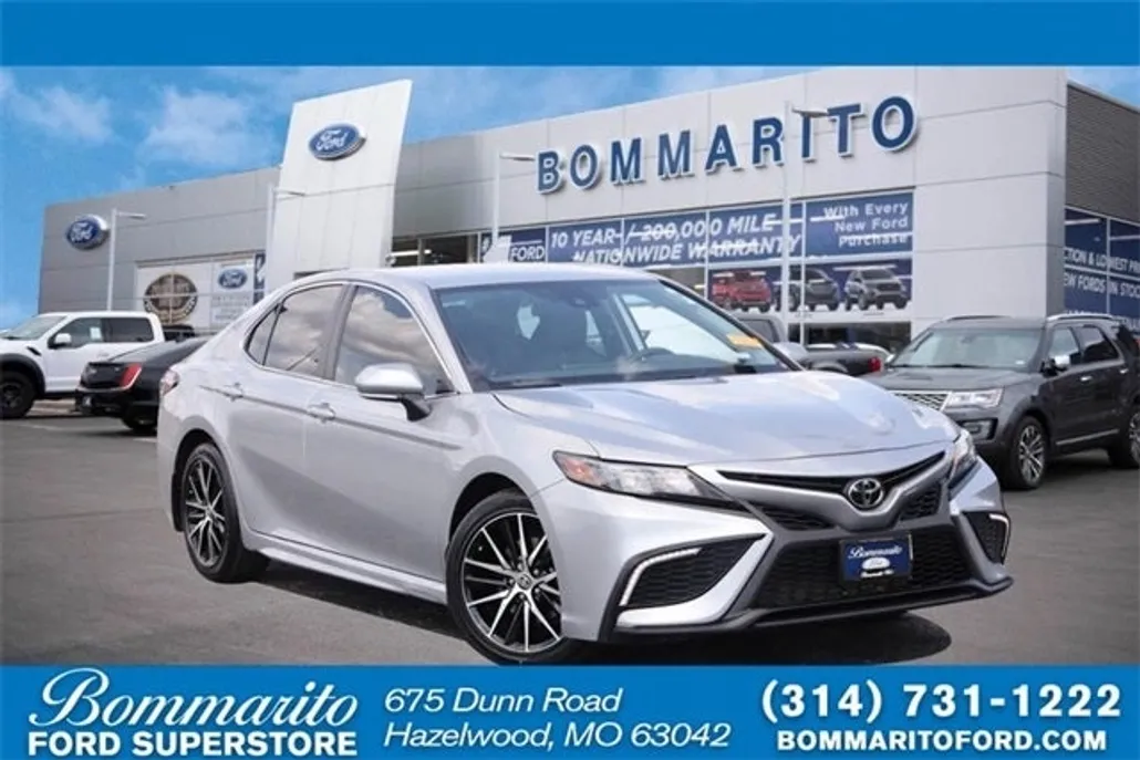 2024 Toyota Camry SE photo 1