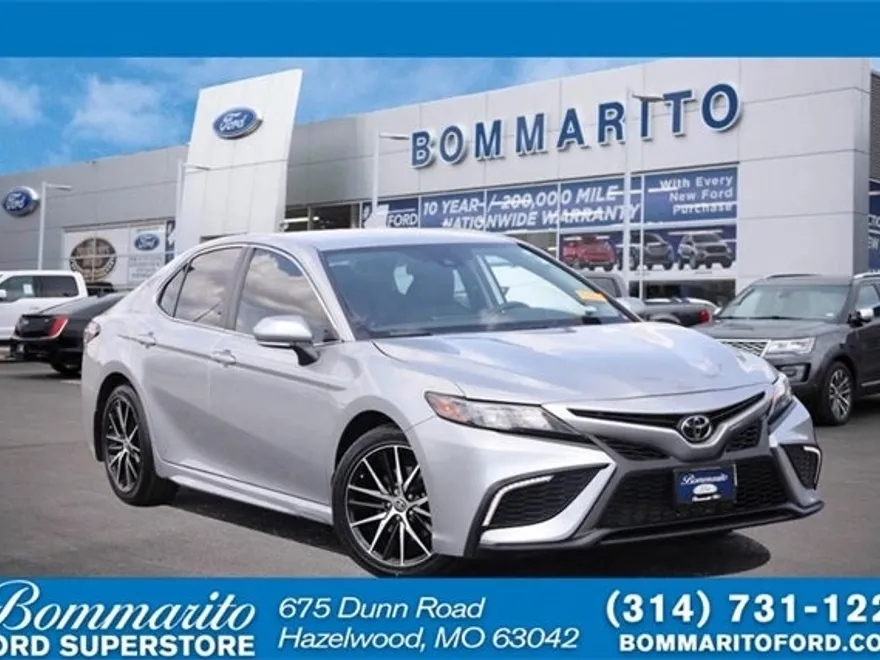 2024 Toyota Camry SE photo 1