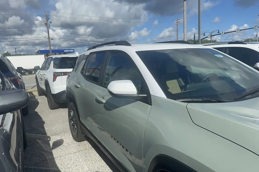 2026 Chevrolet Equinox ACTIV photo 1