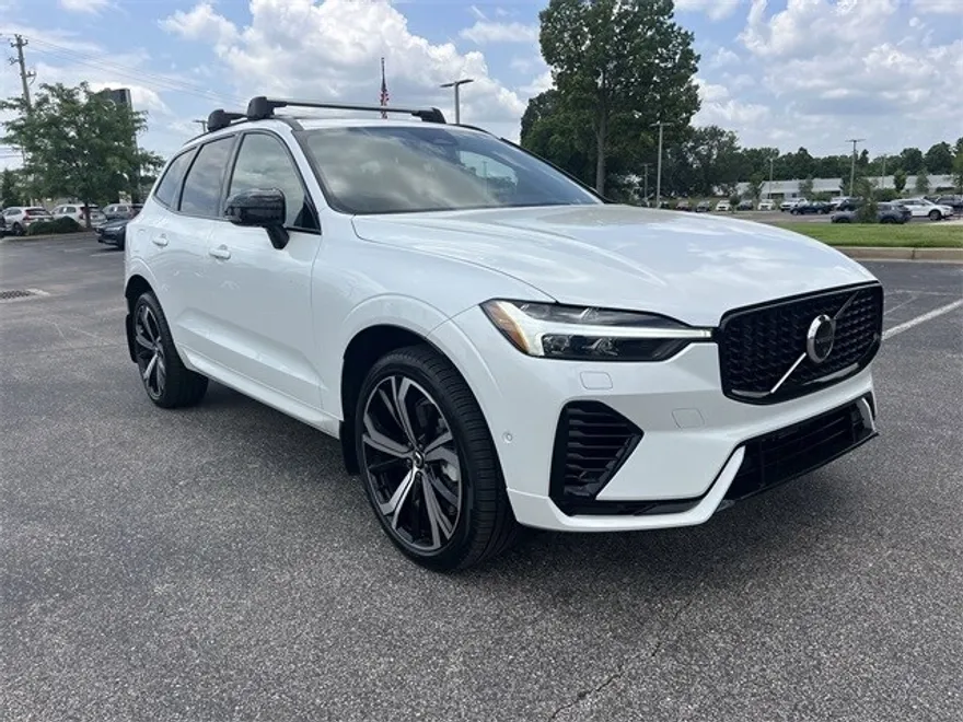 2025 Volvo XC60 Hybrid T8 photo 1