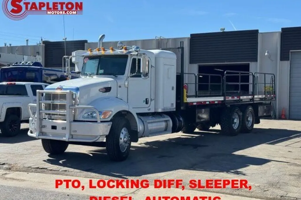 2013 Peterbilt 348 photo 1