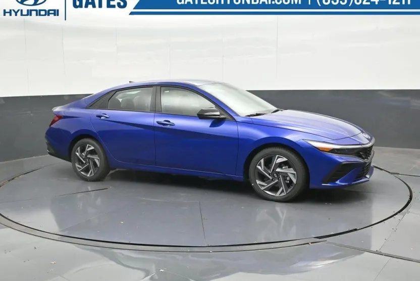 2025 Hyundai Elantra SEL Sport photo 1