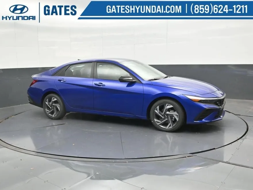 2025 Hyundai Elantra SEL Sport photo 1