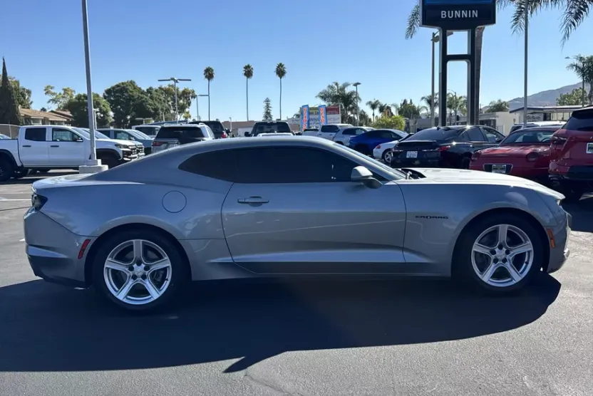 2024 Chevrolet Camaro 1LT photo 1