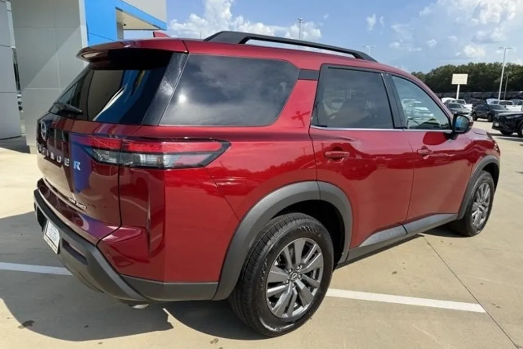 2024 Nissan Pathfinder SV photo 1