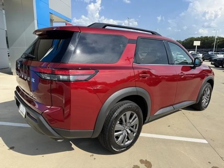 2024 Nissan Pathfinder SV photo 1