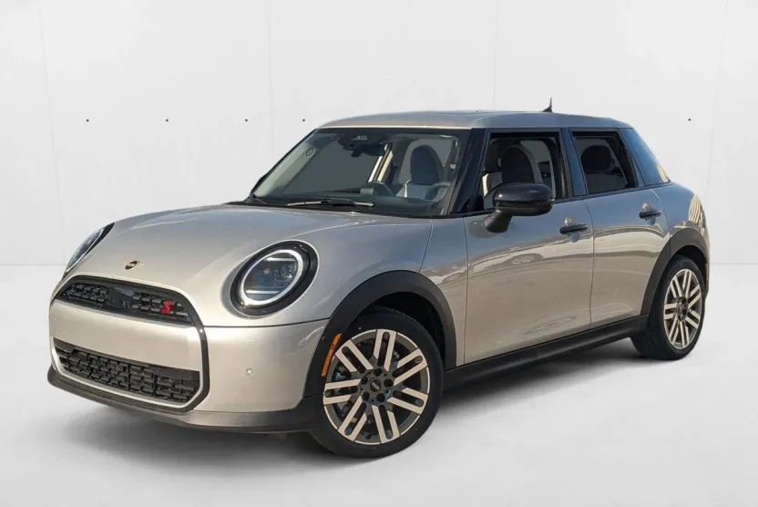 2025 Mini Cooper 4 Door Hardtop Signature photo 1