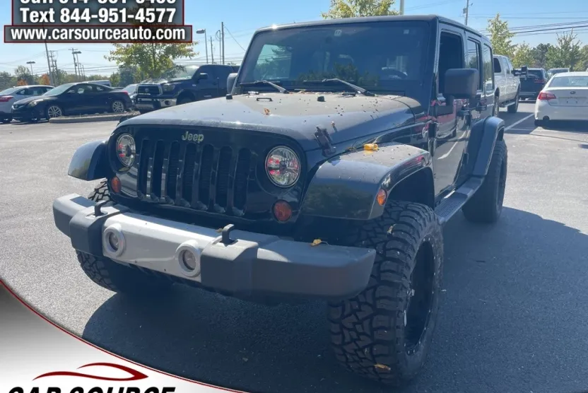 2013 Jeep Wrangler Unlimited Sahara photo 1