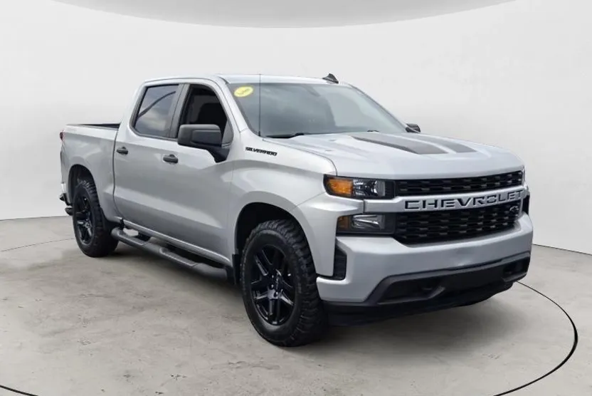 2022 Chevrolet Silverado Custom photo 1
