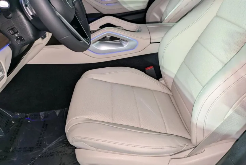 2026 Mercedes Benz GLS 450 4MATIC photo 1