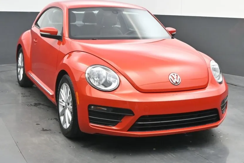 2018 Volkswagen Beetle S photo 1