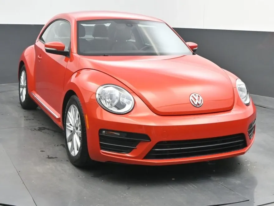 2018 Volkswagen Beetle S photo 1