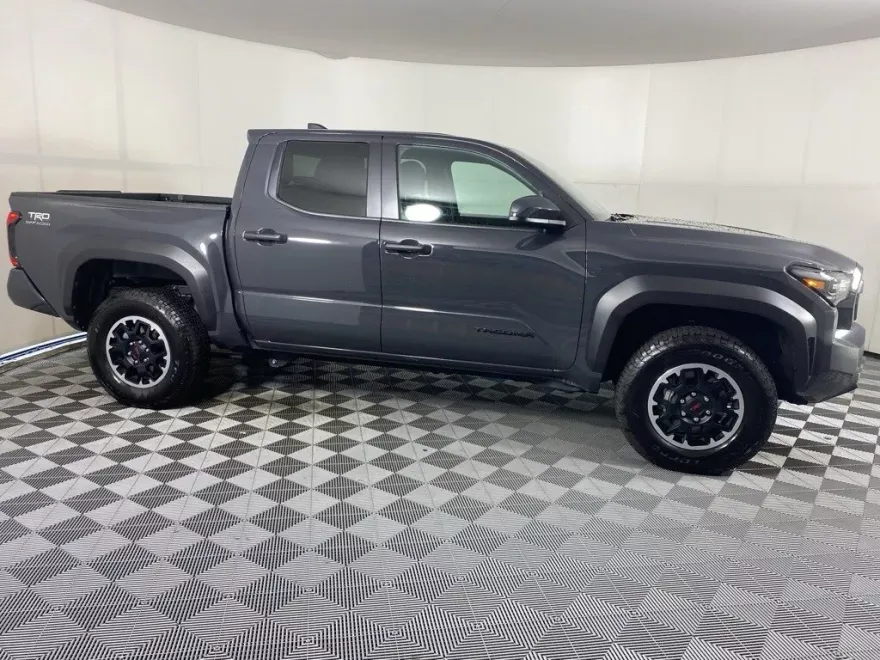 2025 Toyota Tacoma Limited photo 1